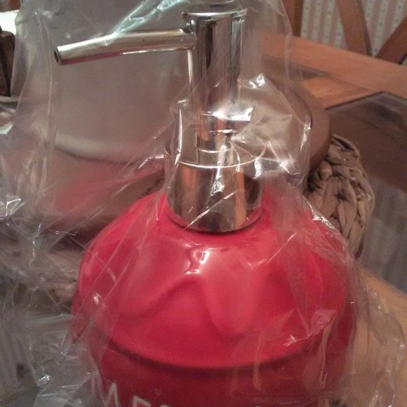BNIB RAE DUNN Soap Pump Dispenser - Picture 4 of 5